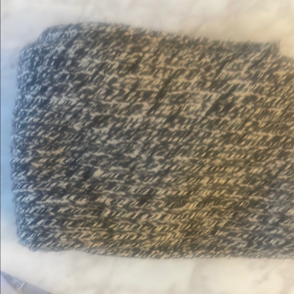 Black and White Knit Scarf